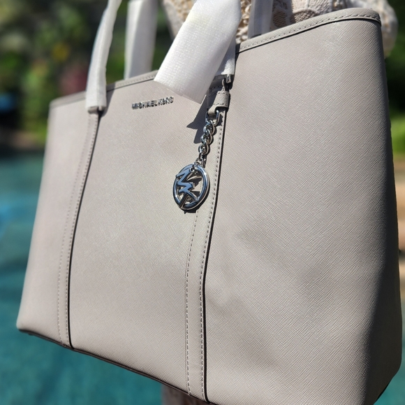 Michael Kors Jet Set Tote Light Gray New with tags! - Picture 10 of 13